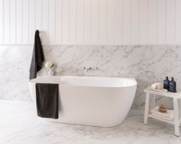 Glacier Back To Wall Bath Liftstyle