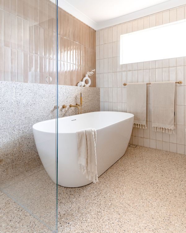 Glacier Freestanding Bath Lifestyle