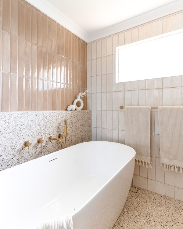 Glacier Freestanding Bath Lifestyle Top View